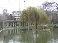 Idée de balade, promenade ou randonnée en famille avec des enfants : Paris - Le parc Monceau