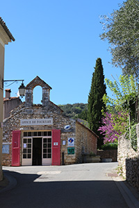 Balade en famille autour de Visite ludique du beau village de Quinson dans le 04 - Alpes de Haute-Provence