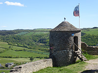 Balade en famille autour de Visite ludique de la cité médiéval de Sévérac-le-Chtâteau dans le 12 - Aveyron