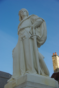 Idée de balade, promenade ou randonnée en famille avec des enfants : BOURGES - LES STATUES