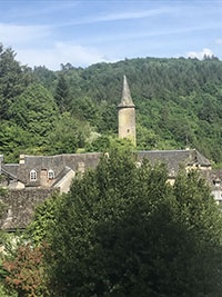 Idée de balade, promenade ou randonnée en famille avec des enfants : La Roche Canillac