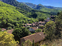 Balade en famille autour de Balades dans les bois et dans le village de Castanet-le-Haut dans le 34 - Hérault