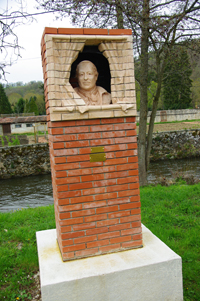 Balade en famille autour de Le symposium de sculptures de Grézolles dans le 42 - Loire