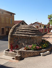 Balade en famille autour de Promenade ludique dans le village de Sourcieux-les-Mines dans le 69 - Rhône